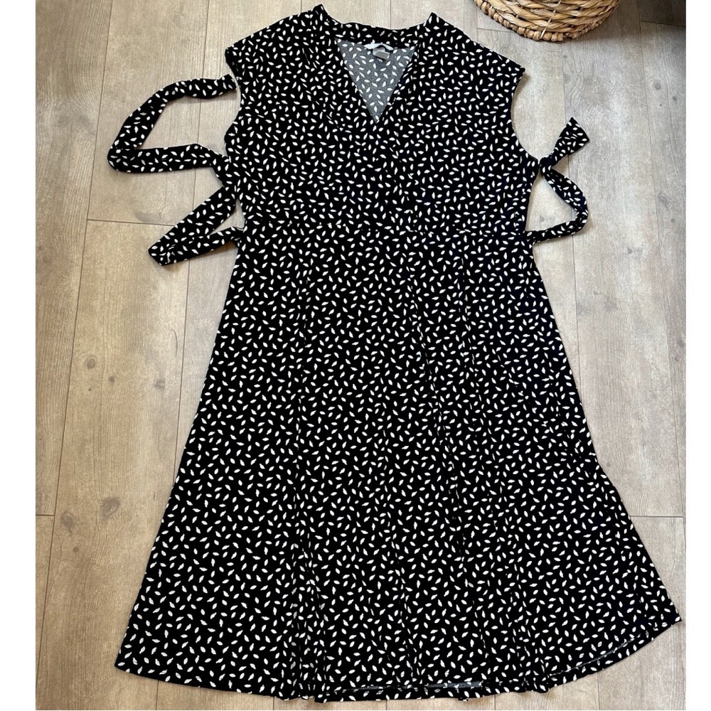 H&M Women’s Black and White Patterned Dress With Tie Waist Belt Stretchy Elegant - Picture 12 of 15